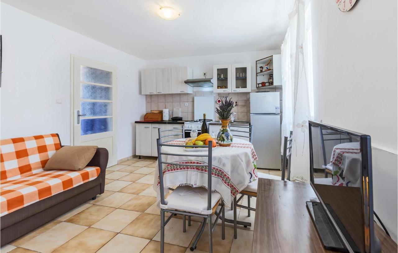 Awesome In With Kitchen * Pula